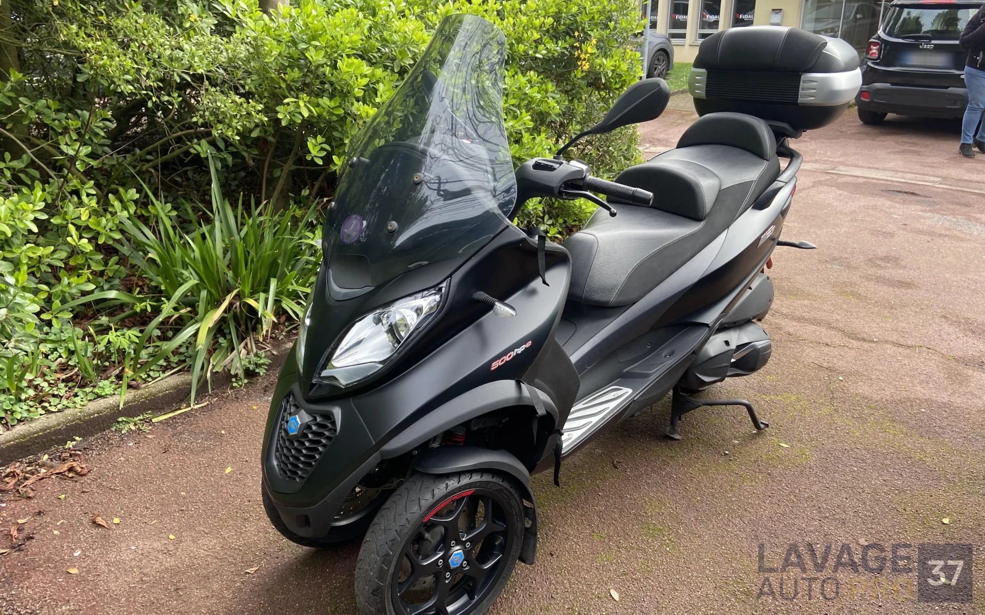 Nettoyage Exterieur Piaggio MP3 - Après