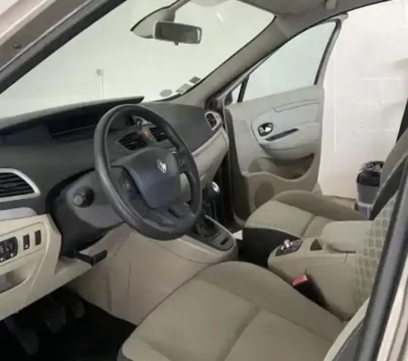 Renault Scenic - Nettoyage complet à Tours